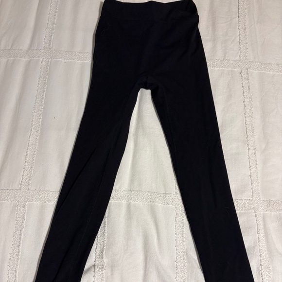 Black Scrunch-Bum Leggings — Size Small - Picture 1 of 3